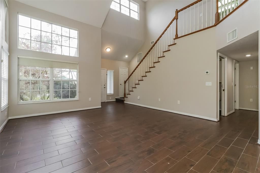 Activo con contrato: $295,900 (3 camas, 2 baños, 1903 Pies cuadrados)