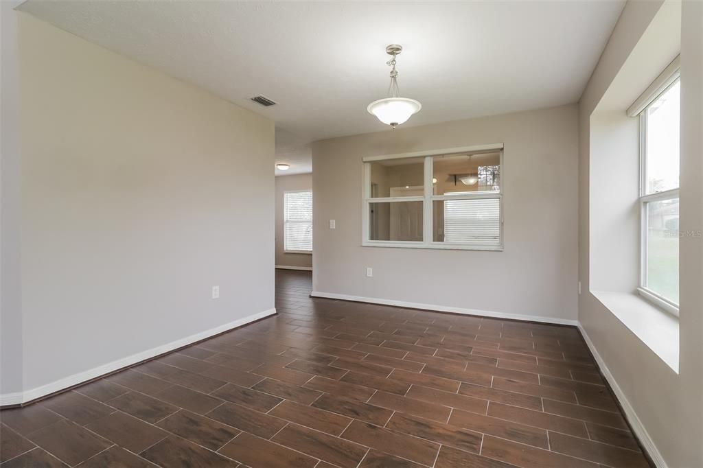 Activo con contrato: $295,900 (3 camas, 2 baños, 1903 Pies cuadrados)