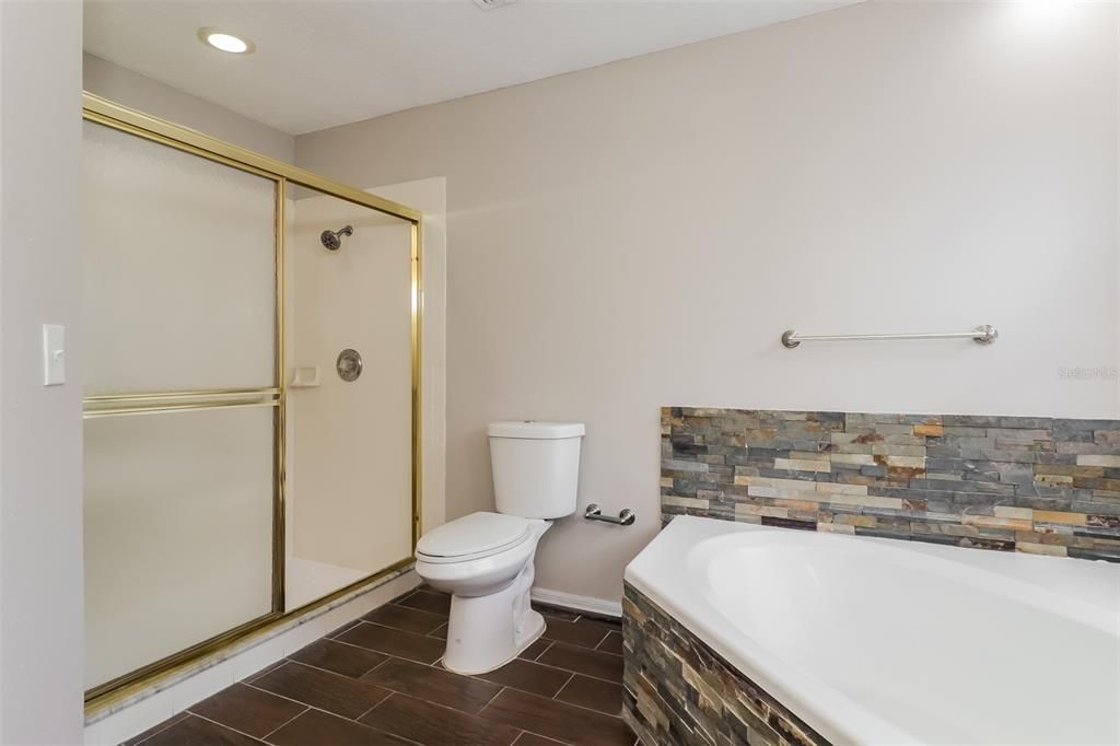 Activo con contrato: $295,900 (3 camas, 2 baños, 1903 Pies cuadrados)