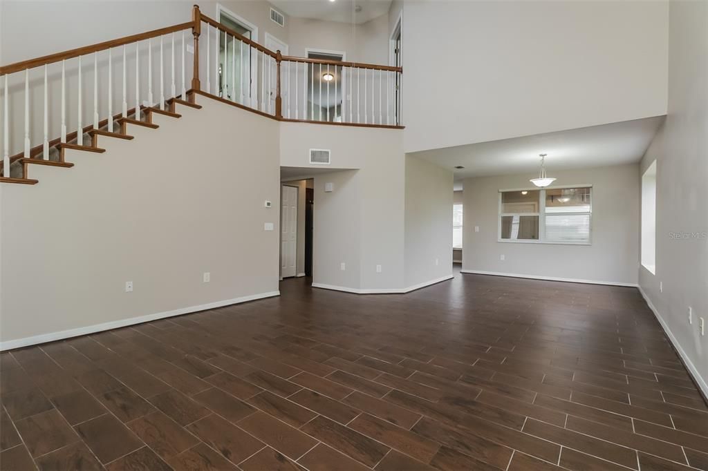 Activo con contrato: $295,900 (3 camas, 2 baños, 1903 Pies cuadrados)