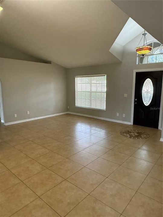 En Renta: $2,595 (4 camas, 2 baños, 1778 Pies cuadrados)