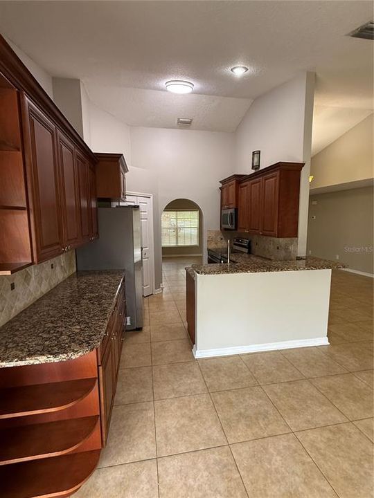 En Renta: $2,595 (4 camas, 2 baños, 1778 Pies cuadrados)