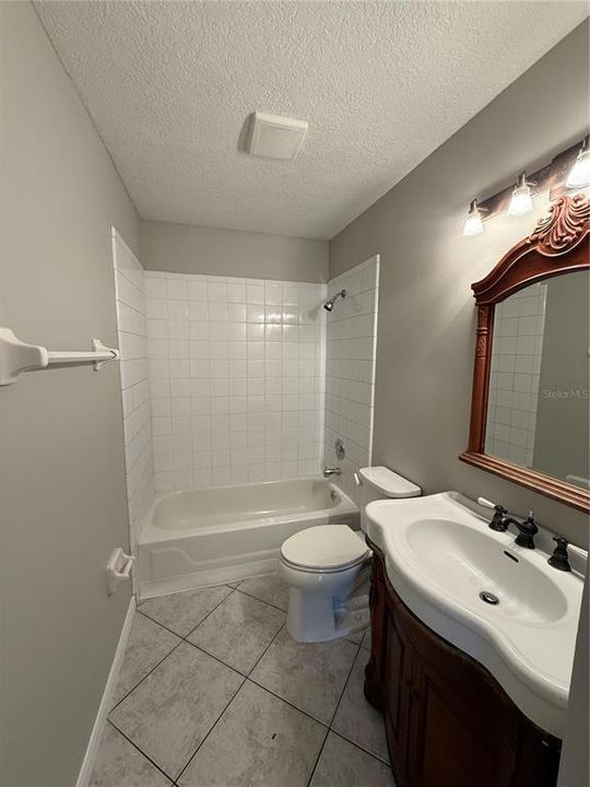 En Renta: $2,595 (4 camas, 2 baños, 1778 Pies cuadrados)