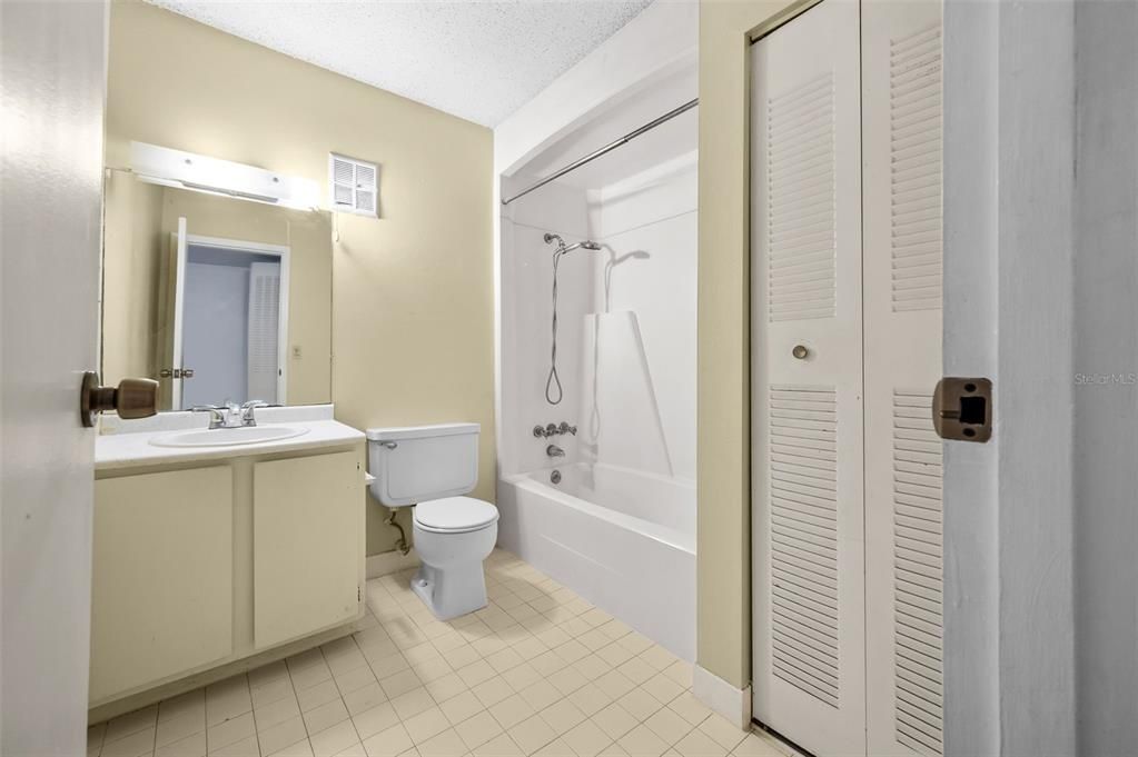 For Sale: $85,000 (1 beds, 1 baths, 702 Square Feet)