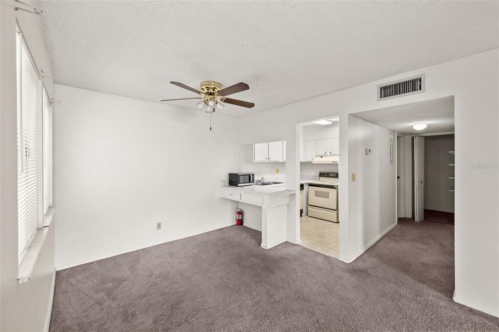 For Sale: $85,000 (1 beds, 1 baths, 702 Square Feet)