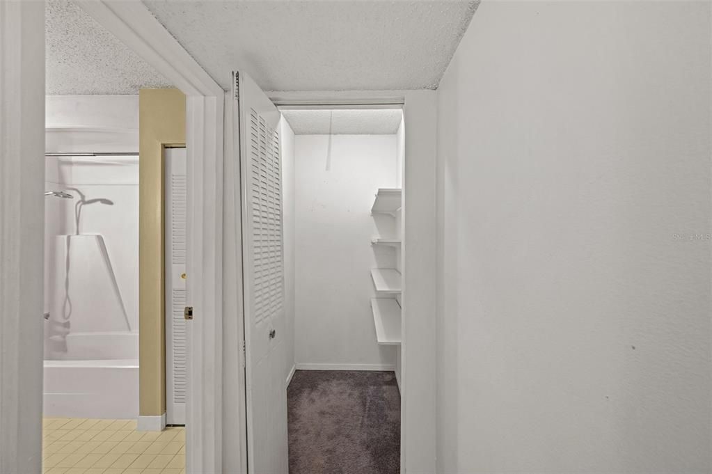 For Sale: $85,000 (1 beds, 1 baths, 702 Square Feet)