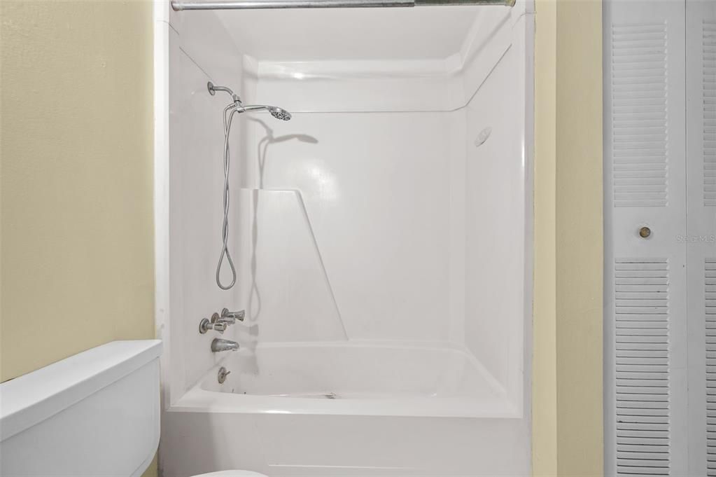 For Sale: $85,000 (1 beds, 1 baths, 702 Square Feet)