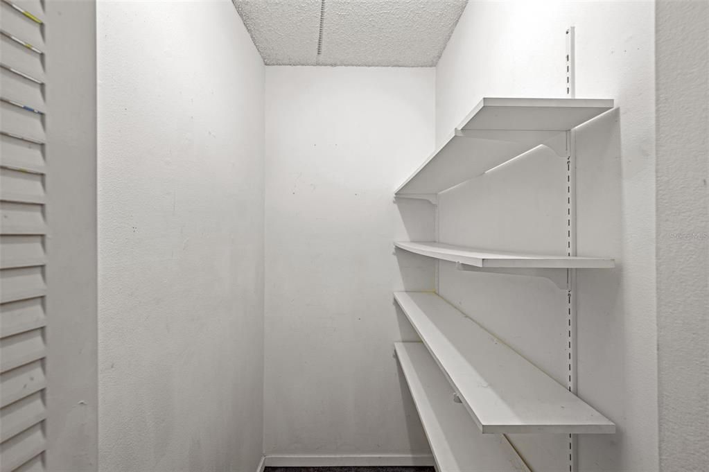 For Sale: $85,000 (1 beds, 1 baths, 702 Square Feet)