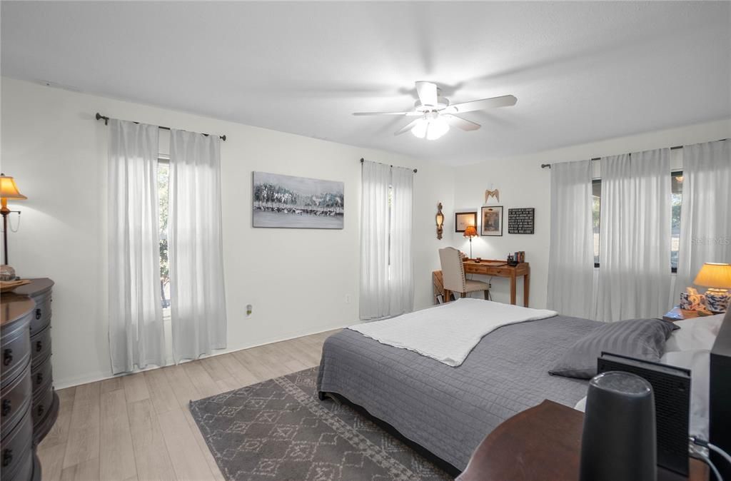 Active With Contract: $300,000 (3 beds, 2 baths, 1635 Square Feet)