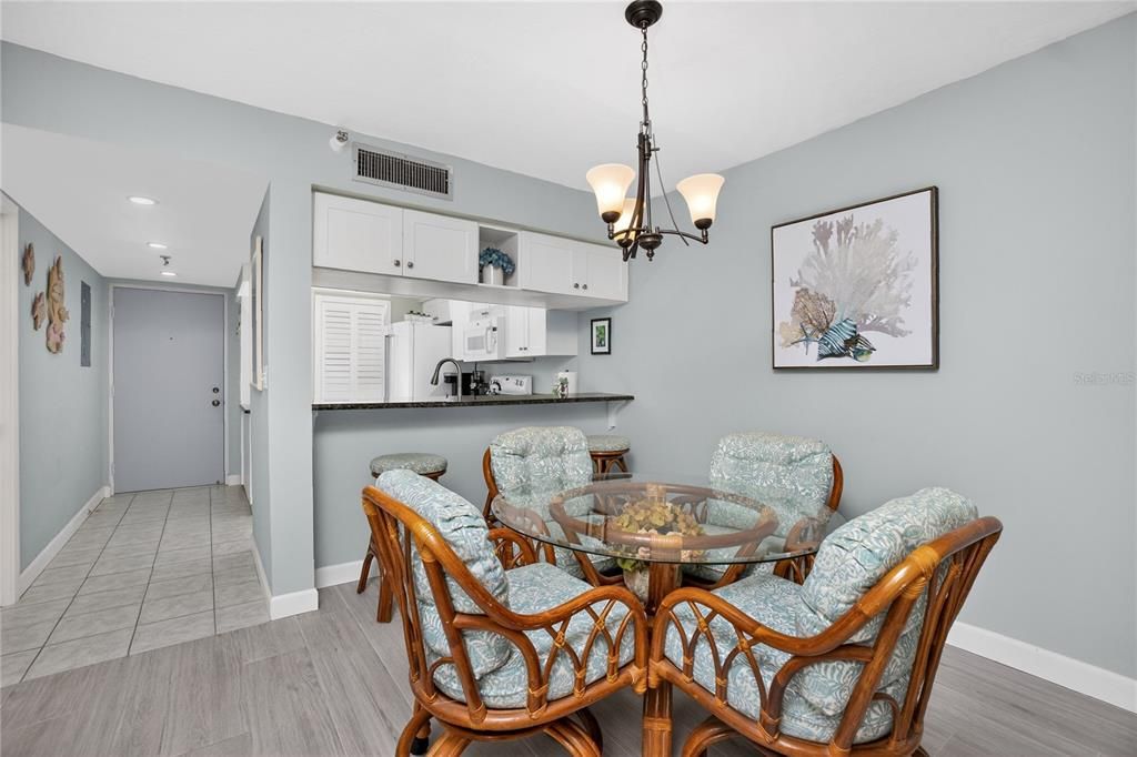 En Venta: $295,000 (2 camas, 2 baños, 1070 Pies cuadrados)