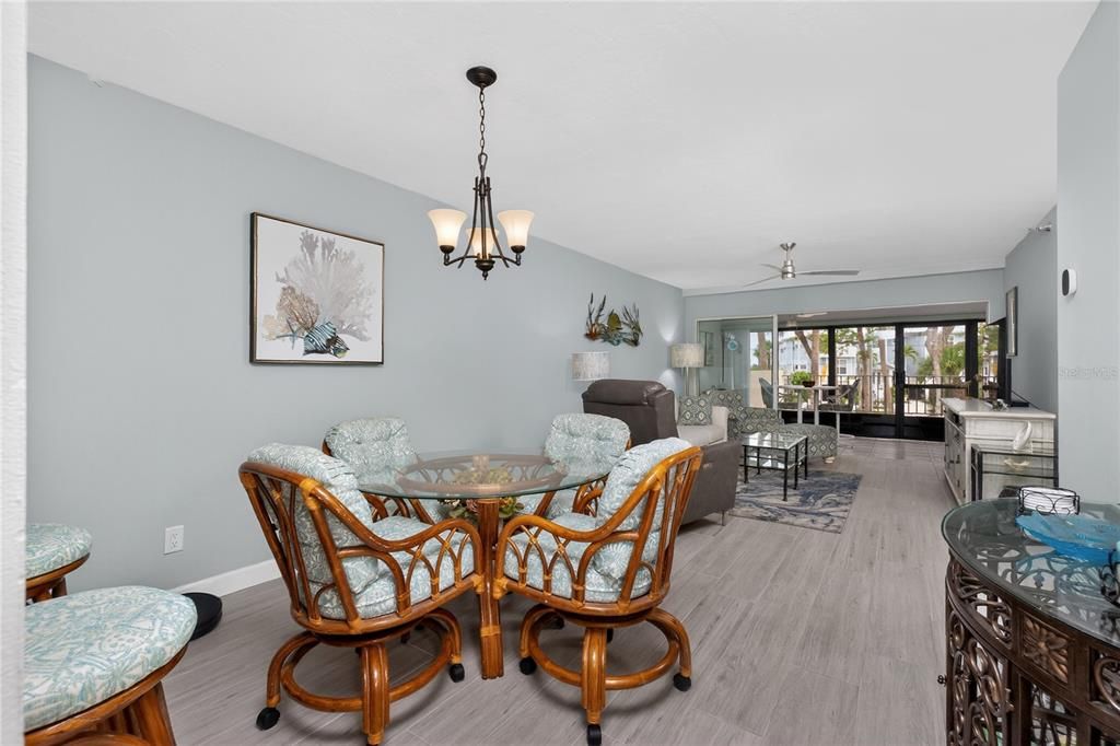En Venta: $295,000 (2 camas, 2 baños, 1070 Pies cuadrados)