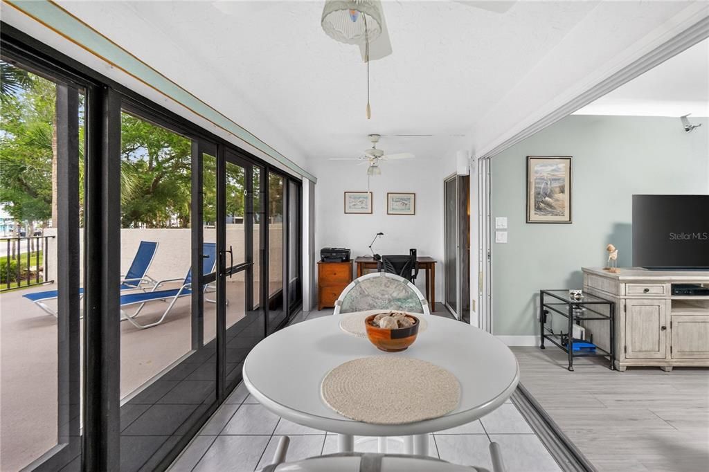 En Venta: $295,000 (2 camas, 2 baños, 1070 Pies cuadrados)
