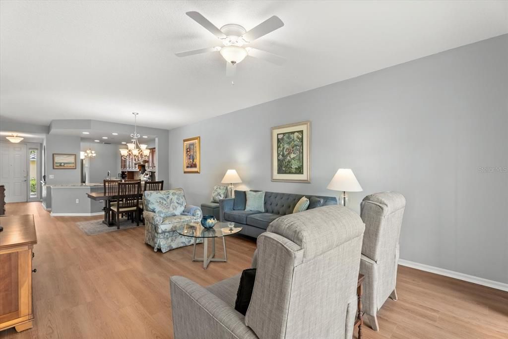 For Sale: $322,900 (2 beds, 2 baths, 1552 Square Feet)