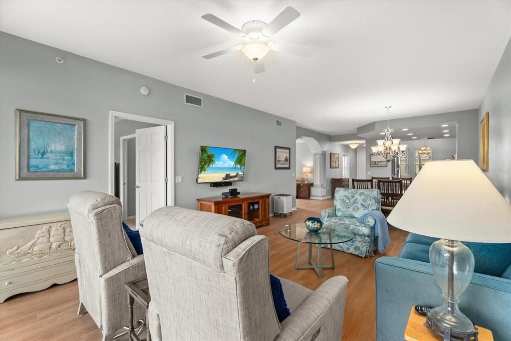 For Sale: $322,900 (2 beds, 2 baths, 1552 Square Feet)