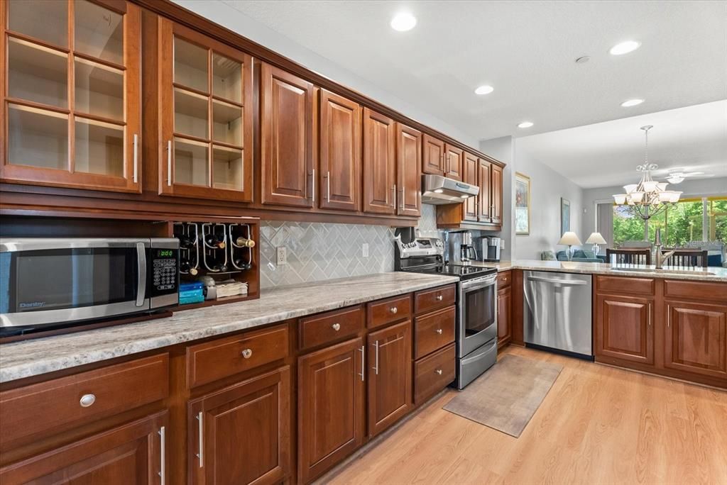 For Sale: $322,900 (2 beds, 2 baths, 1552 Square Feet)