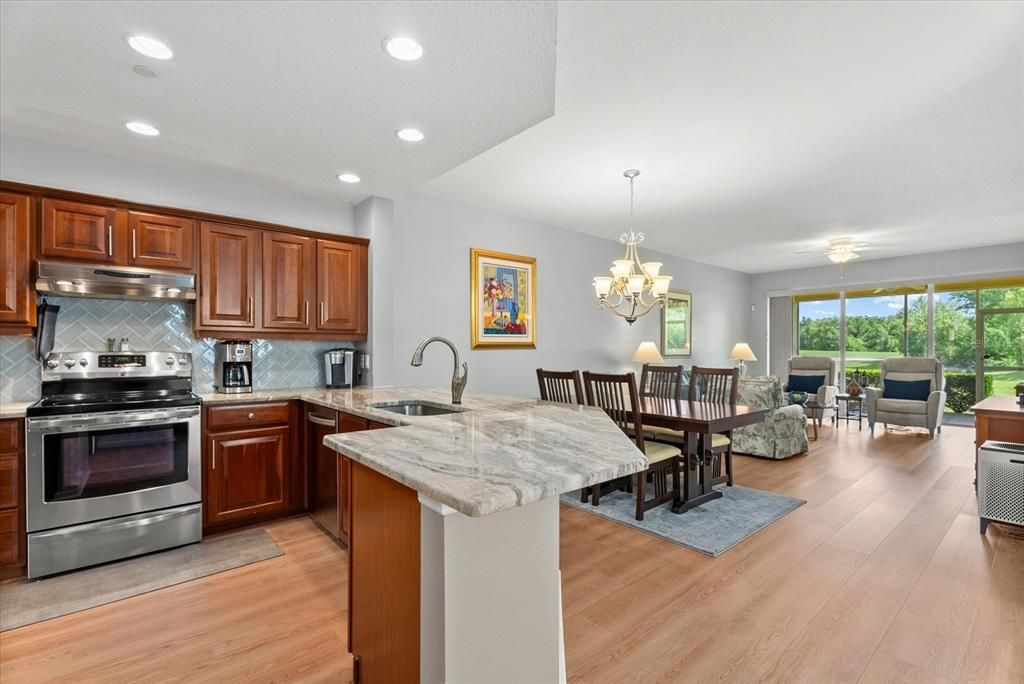 For Sale: $322,900 (2 beds, 2 baths, 1552 Square Feet)