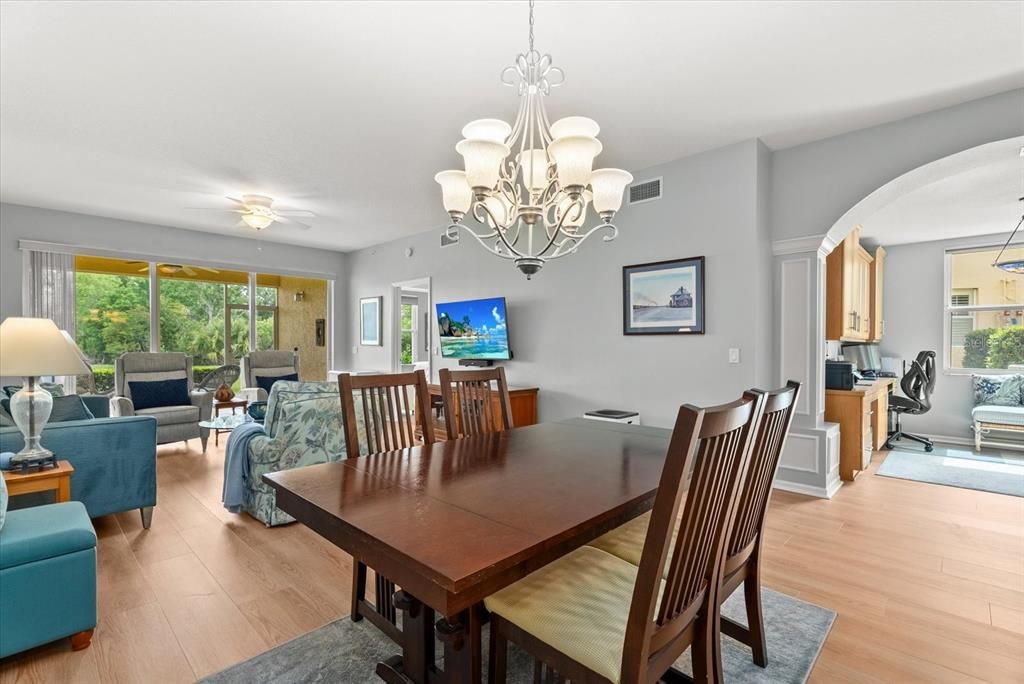 For Sale: $322,900 (2 beds, 2 baths, 1552 Square Feet)