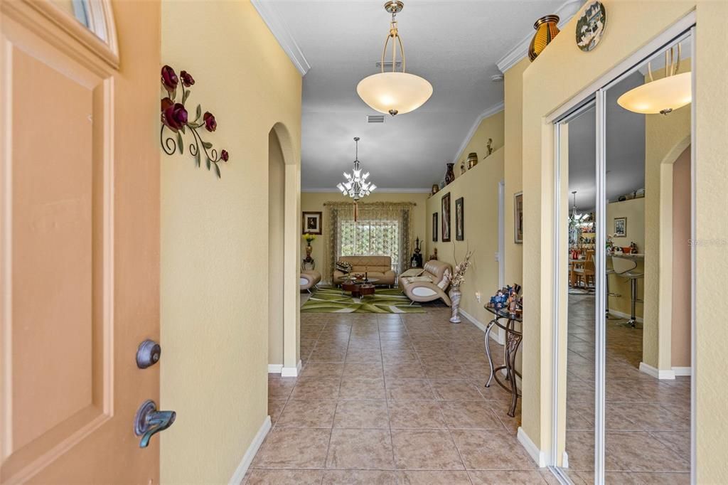 Activo con contrato: $325,500 (3 camas, 2 baños, 1766 Pies cuadrados)