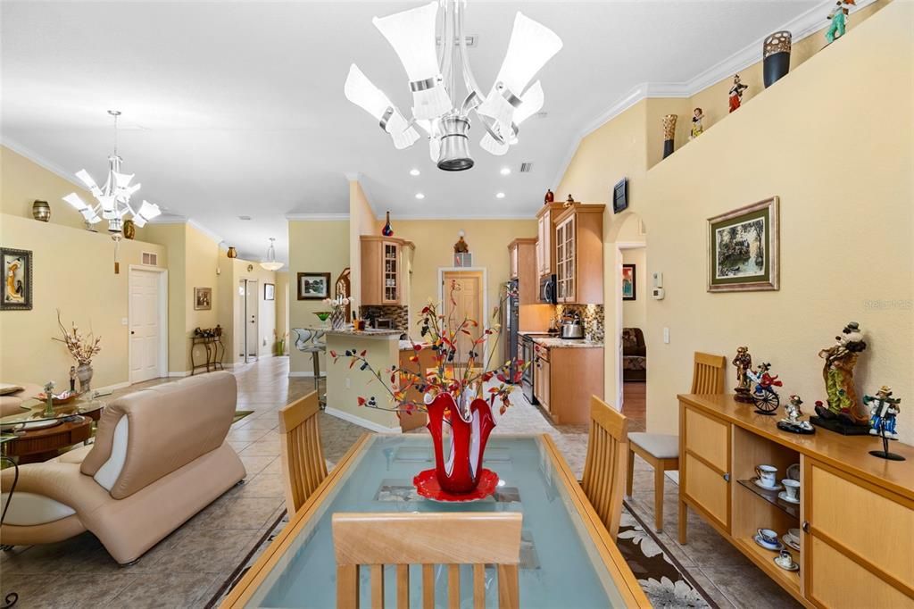 Activo con contrato: $325,500 (3 camas, 2 baños, 1766 Pies cuadrados)