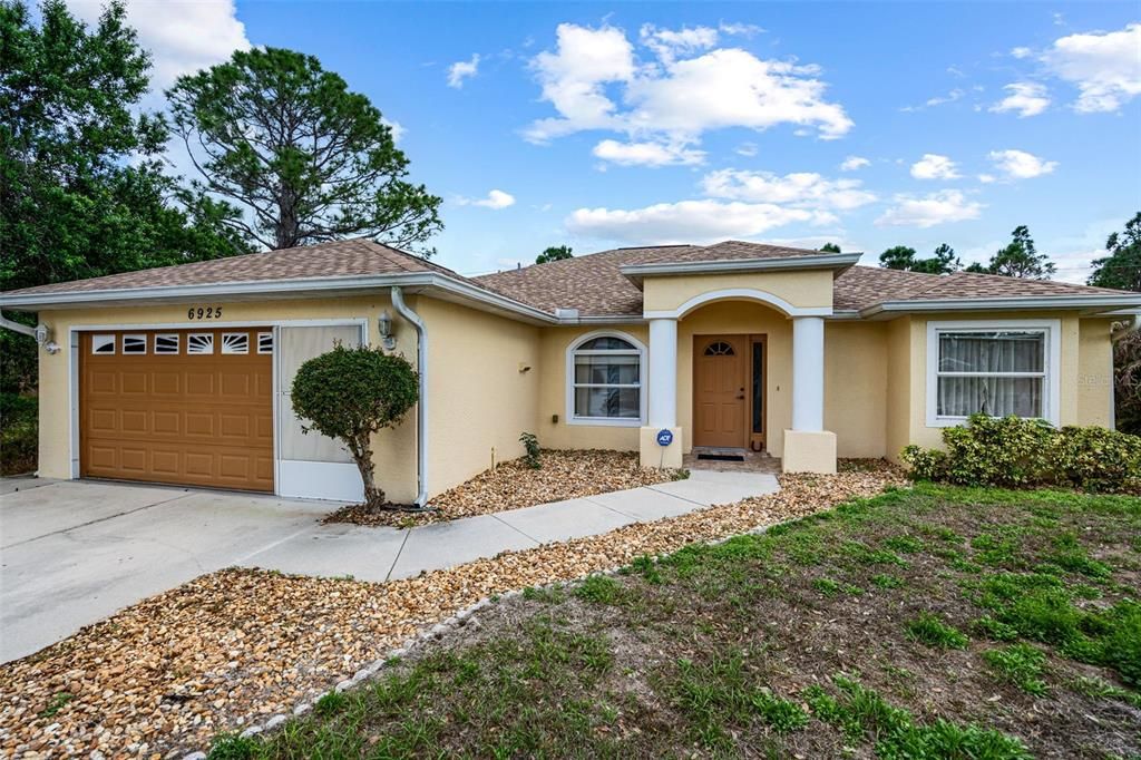 Activo con contrato: $325,500 (3 camas, 2 baños, 1766 Pies cuadrados)