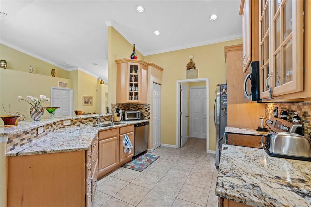 Activo con contrato: $325,500 (3 camas, 2 baños, 1766 Pies cuadrados)