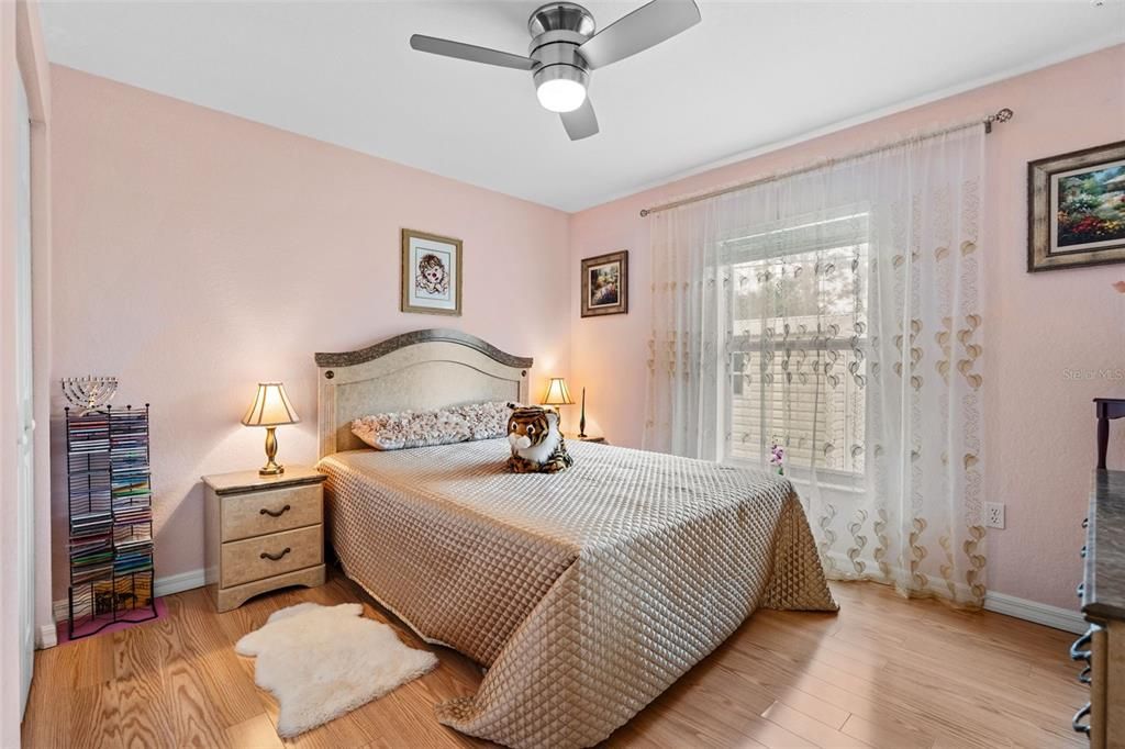 Activo con contrato: $325,500 (3 camas, 2 baños, 1766 Pies cuadrados)