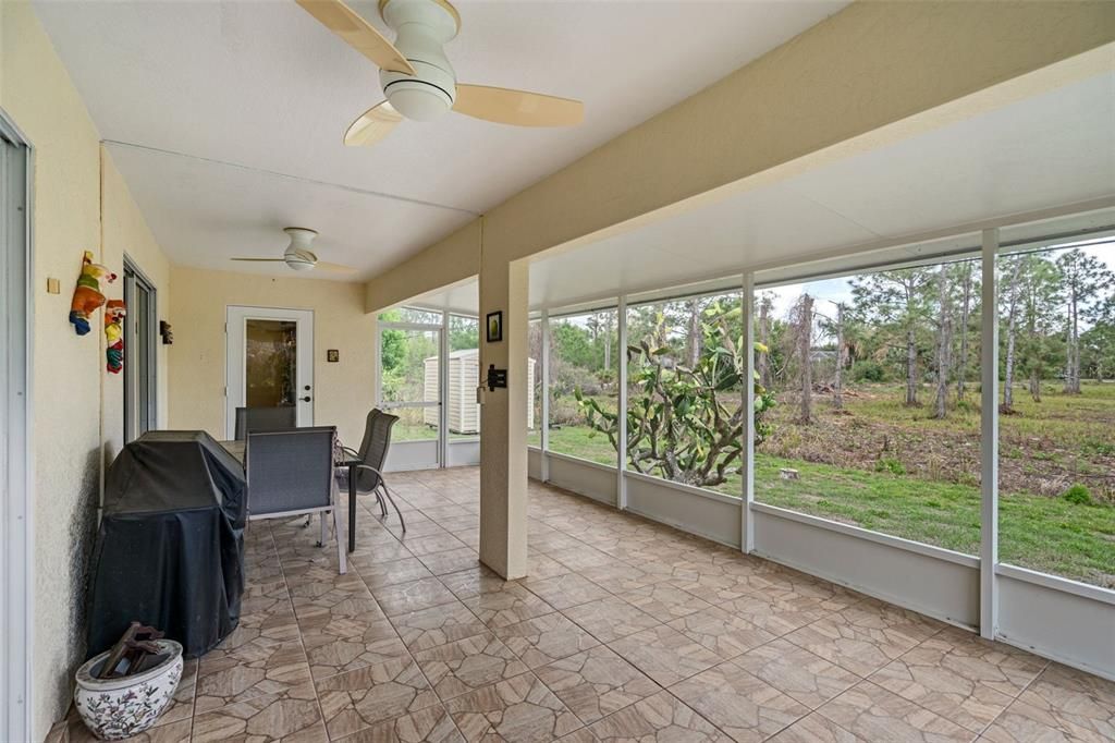 Activo con contrato: $325,500 (3 camas, 2 baños, 1766 Pies cuadrados)