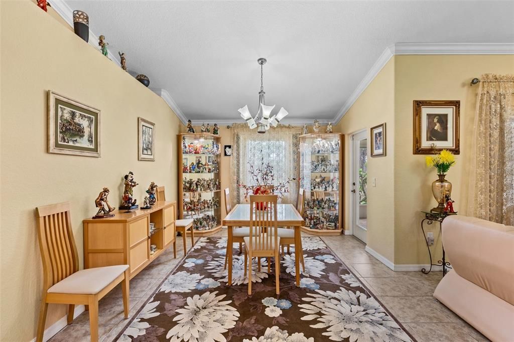 Activo con contrato: $325,500 (3 camas, 2 baños, 1766 Pies cuadrados)