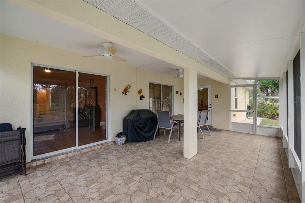 Activo con contrato: $325,500 (3 camas, 2 baños, 1766 Pies cuadrados)