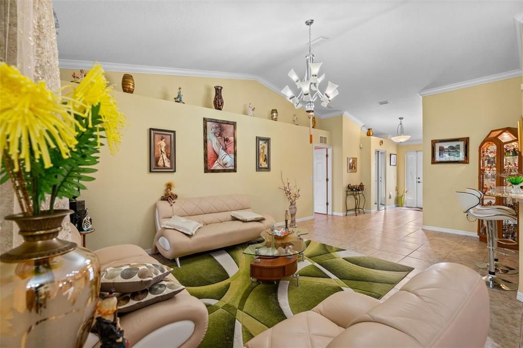 Activo con contrato: $325,500 (3 camas, 2 baños, 1766 Pies cuadrados)