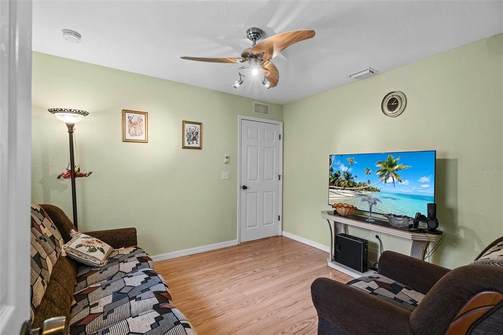 Activo con contrato: $325,500 (3 camas, 2 baños, 1766 Pies cuadrados)