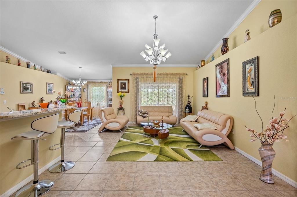Activo con contrato: $325,500 (3 camas, 2 baños, 1766 Pies cuadrados)
