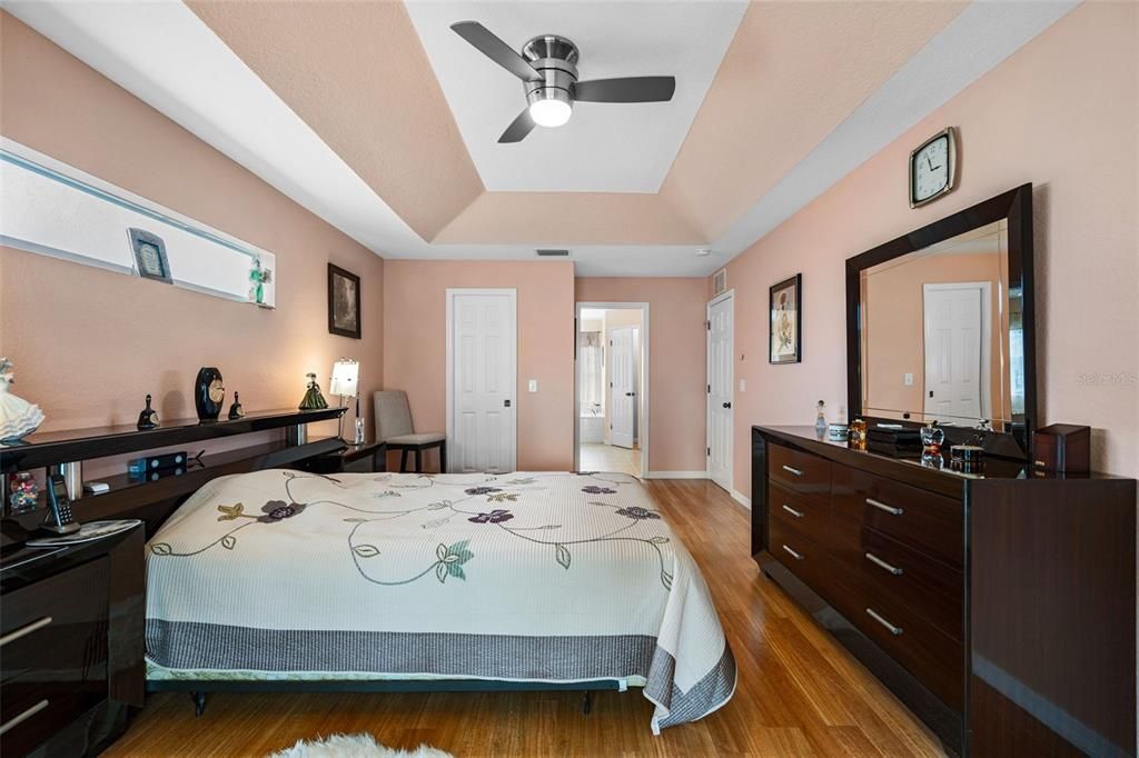 Activo con contrato: $325,500 (3 camas, 2 baños, 1766 Pies cuadrados)