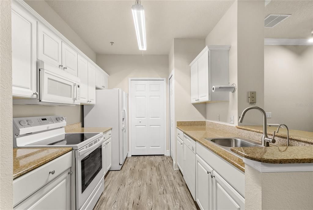 For Sale: $310,000 (3 beds, 2 baths, 1499 Square Feet)