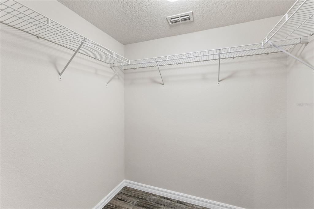 For Sale: $310,000 (3 beds, 2 baths, 1499 Square Feet)
