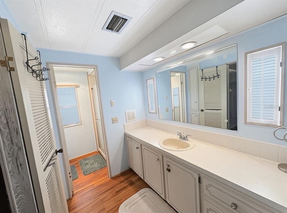 For Sale: $139,900 (2 beds, 2 baths, 1152 Square Feet)