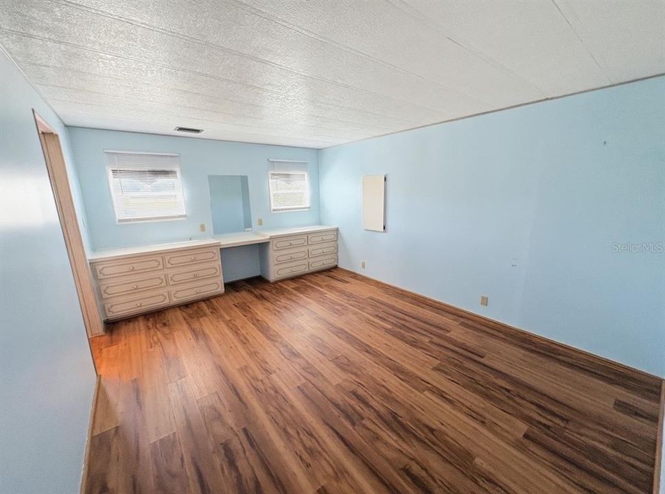 For Sale: $139,900 (2 beds, 2 baths, 1152 Square Feet)