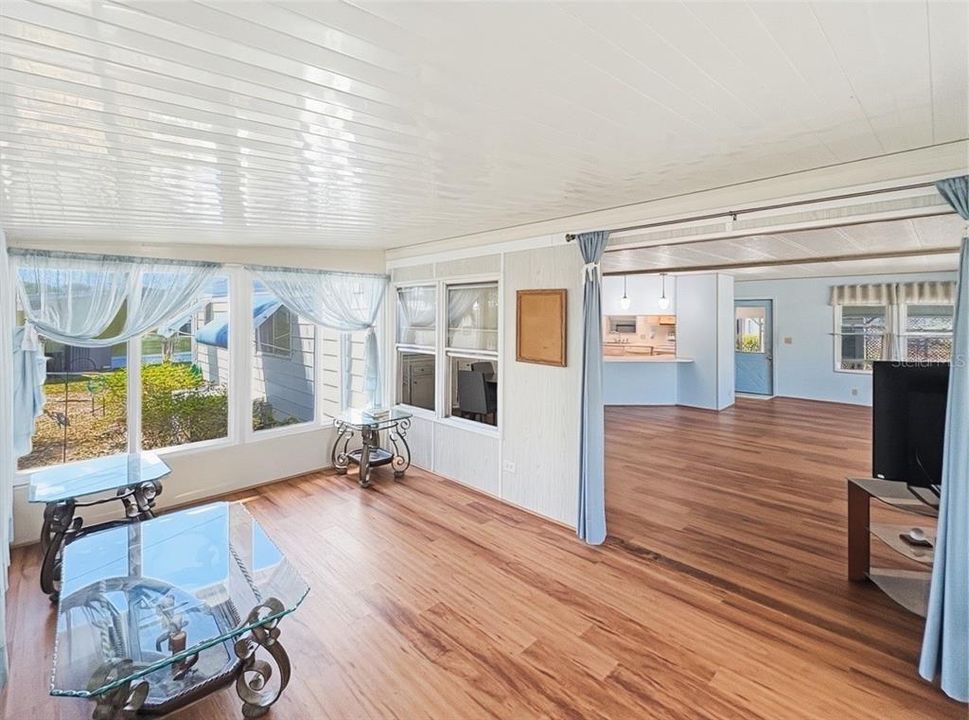 For Sale: $139,900 (2 beds, 2 baths, 1152 Square Feet)