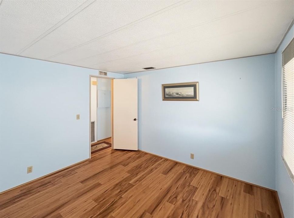 For Sale: $139,900 (2 beds, 2 baths, 1152 Square Feet)