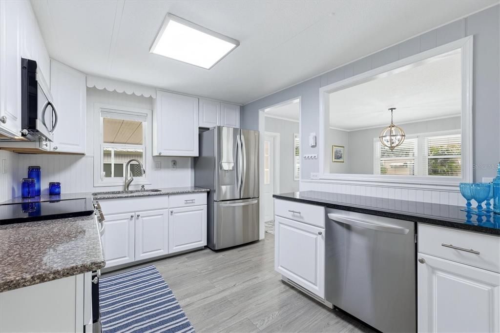 For Sale: $160,000 (2 beds, 2 baths, 1056 Square Feet)