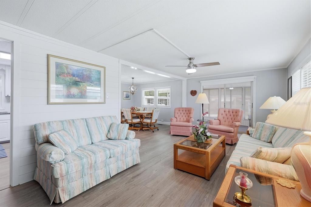 For Sale: $160,000 (2 beds, 2 baths, 1056 Square Feet)