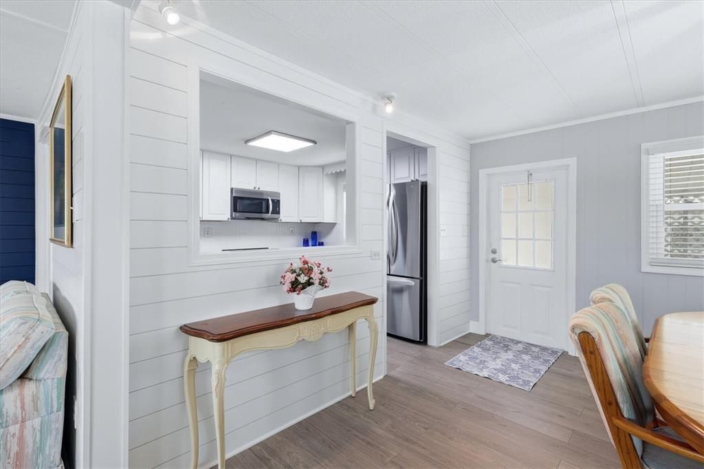 For Sale: $160,000 (2 beds, 2 baths, 1056 Square Feet)