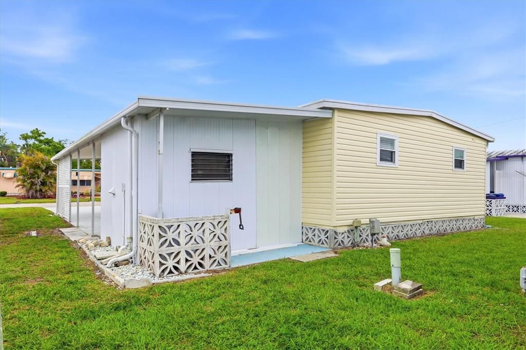 For Sale: $160,000 (2 beds, 2 baths, 1056 Square Feet)