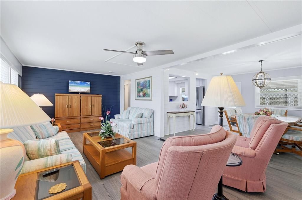 For Sale: $160,000 (2 beds, 2 baths, 1056 Square Feet)