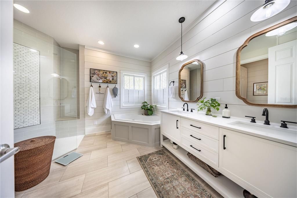 Active With Contract: $485,000 (3 beds, 2 baths, 1955 Square Feet)