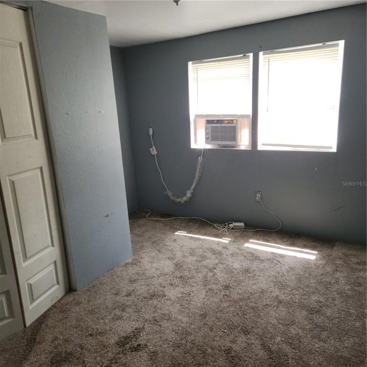 For Sale: $270,000 (4 beds, 2 baths, 1284 Square Feet)