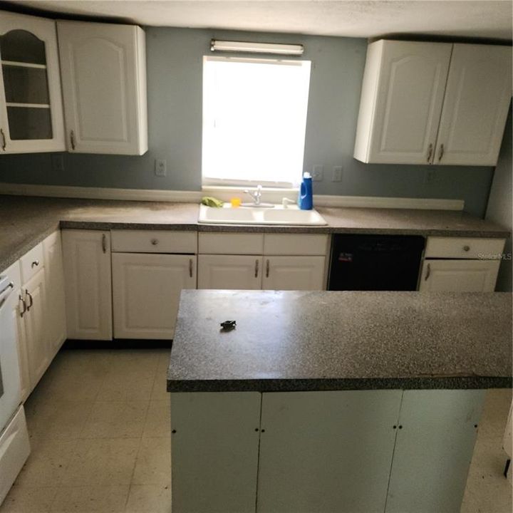 For Sale: $270,000 (4 beds, 2 baths, 1284 Square Feet)