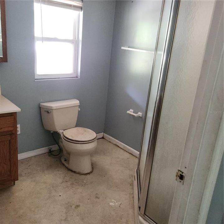 For Sale: $270,000 (4 beds, 2 baths, 1284 Square Feet)