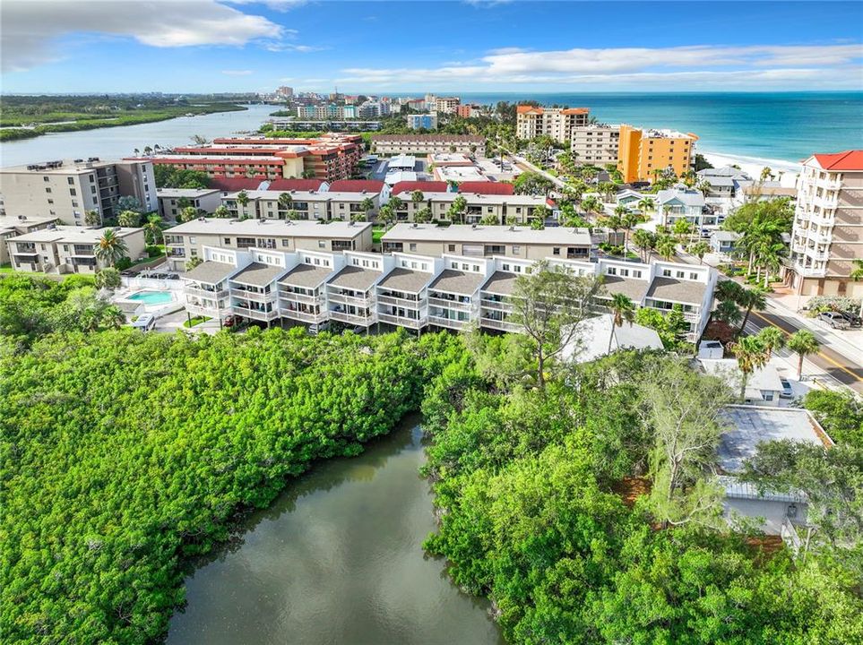For Sale: $619,000 (2 beds, 2 baths, 1055 Square Feet)