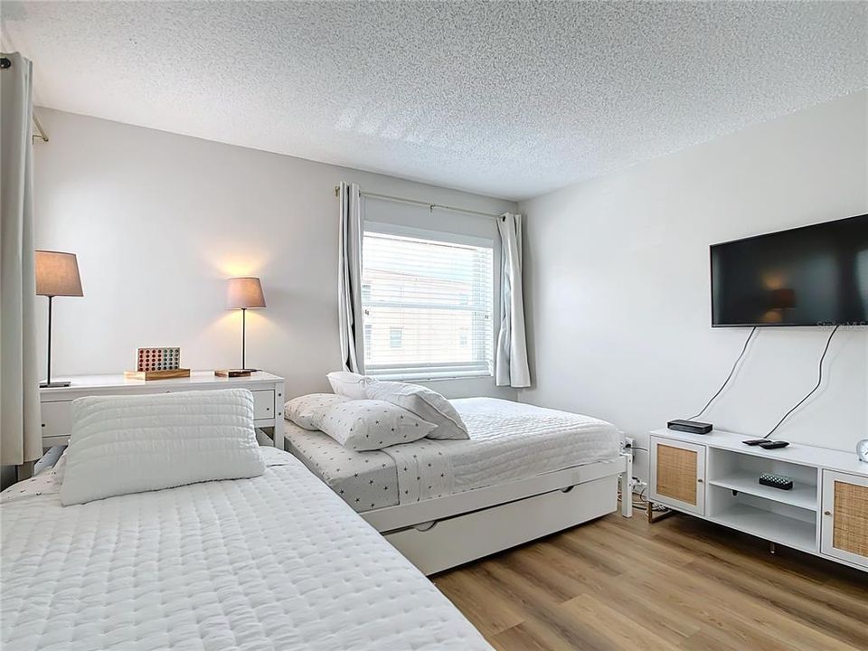 For Sale: $619,000 (2 beds, 2 baths, 1055 Square Feet)